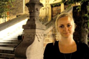 Hver torsdag nat er Anna Svendsen og en gruppe frivillige klar til at byde udenlandske kvinder i prostitution indenfor til natcafé i Eliaskirkens krypt på Vesterbros Torv. Foto:  Bent Dahl Jensen