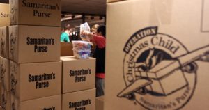 Ateister i USA vil ikke acceptere, at en kristen organisation indsamler julegaver på offentlige skoler.