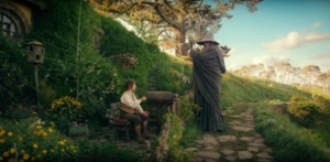 “Verden er ikke i dine bøger og kort. Den er derude”, siger Gandalf til Bilbo og peger dermed på, at der er et større formål med Bilbo’s liv - kampen mellem det gode og det onde.