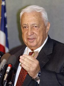 Ariel Sharon havde et dramatisk privatliv, militært liv og politisk liv.