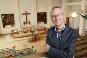 Erik Meier Andersen holder ’små dryp’ af en prædiken til gospelgudstjenesten i Adventskirken i Vanløse.