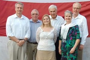 Det danske team fra Gospel Outreach med Per Hyldgaard til venstre og Hugo Martinussen i midten bagved.