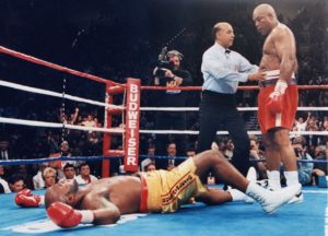 Det var som regel George Foreman, der slog modstanderne ud. I sin karriere vandt han 76 gange (68 på knockouts og 8 på point) og tabte kun 5 gange (1 på knockout og 4 på point). Her er det Steve Zouski, som bliver knockoutet i fjerde omgang i Foremans comeback-kamp i 1987.