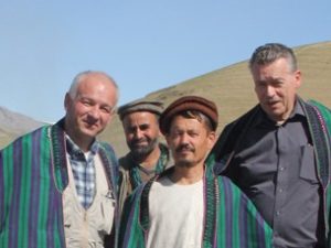 Kim Hartzner (yderst til venstre) ses her under et besøg i Afghanistan. Foto: Mission Øst.