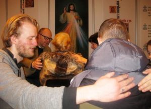 De kristne på Krop Sind Ånd messen oplevede stor interesse for evangeliet. Mange - heriblandt 50 af de øvrige udstillere - kom for at få forbøn.