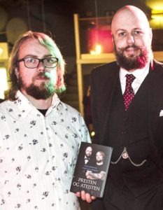 ’Presten og ateisten’ er titlen på en ny norsk bog om venskabet mellem ateisten Didrik Søderlind (til højre) og præsten Stian Kilde Aarebrot. Foto: Finn Olav Jøssang, KPK.