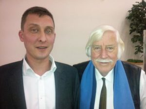 Advokat Nikolaj Nikolajsen (tv.) og Johny Noer (th.) tror på, at de med stævningen af kirkeministrene, har en vindersag.