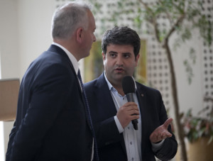 Hrachya Aghajanyan (th) talte på Mission Østs årsmøde i missionshuset Klippen i Øster Snede søndag. Her ses han med generalsekretær Kim Hartzner.