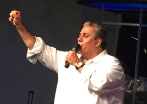 Henry Hinn er bror til den verdenskendte tv-evangelist.