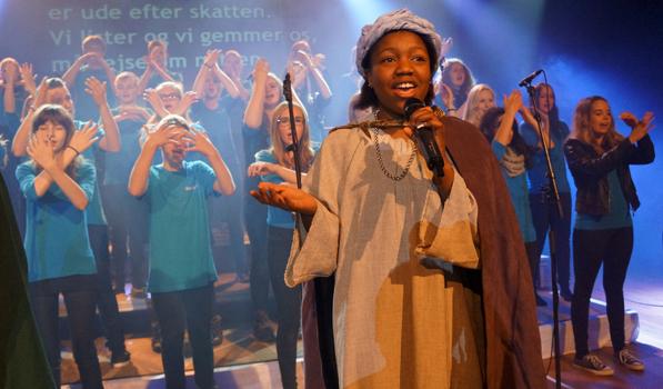 Aabenraa Kommune og Foreningen for Spirer, Roots og Teens tilbyder skoleelever gratis adgang til at opleve den populære gospelmusical ”Et barn er født” i Sønderjyllandshallen.