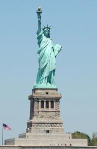 I New York viser den store ”Frihedsgudinde” skibene ind i den nye verden. Johannes Døberen er sådan en kæmpeskikkelse, som viser vejen ind i den nye pagts verden.