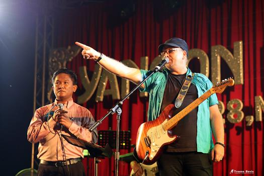 Den norske evangelist Rune Edvardsen fra Troens Bevis prædikede i storbyen Yangon. Fotos: Troens Bevis.
