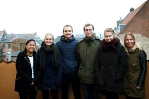 Carina Warming Heldt og Nicoline Christensen (t.v.) rejser til Filippinerne. Kristian Staub Møller, Arne Hørlück Høeg, Anja Vingborg Sørensen, Camilla Engelsen rejser til Honduras.