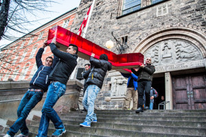 Jesus påtog sig at være syndebuk for alle mennesker. Det bliver tydeligt Langfredag, når der for 5. gang er passionsspil med start på Vesterbro i København. Foto: Københavnerpassionen