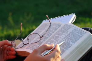 Troen og tilliden til Jesus kan altså frelse. Og den kan mere end det. Den kan give mennesker både sjælelig og legemlig sundhed.