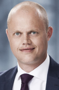 Forsvarsminister Peter Christensen står for indvielsen.