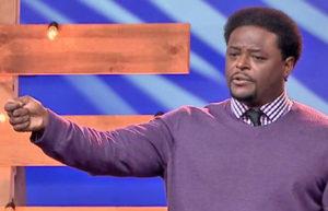 Pastor Derwin Gray fra South Carolina døbte 56 indsatte i et fængsel i Bishopville i løbet af en weekend.