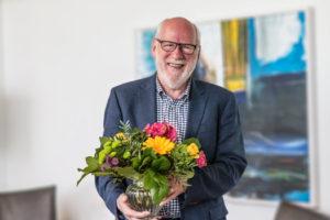 Ivar Brændgaard fik Kirke og Mediers buket for sin dækning af kirkestof på TV Midt/Vest. Foto: Henrik Lundahl Revshøi