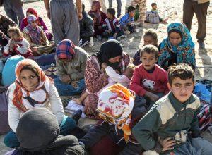 Disse familier flygtede fra IS-områder og ankom til en flygtningelejr i Kirkuk sidste år, netop som Mission Øst uddelte fødevarer og hygiejneudstyr.