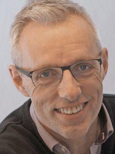 Nu kan folk i Herning finde os i kirken, når de har mulighed for at komme, siger ledende præst Lars Bo Olesen.