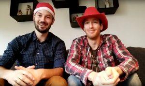 Adventskalenderen fra Bibelsnak er podcasts, der foregår lidt som The Julekalender med både dansk og engelsk. Her er det dog danske Andreas Bøge, der taler dansk, mens amerikanske Jim Progner for det meste svarer på engelsk.